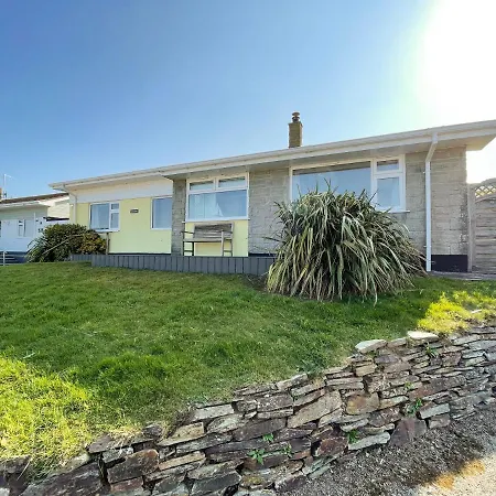 Sunnybank, Bay Holidays Holiday home *